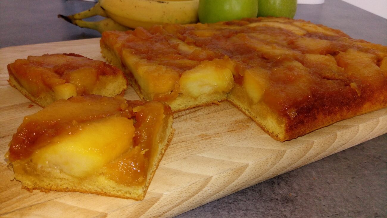 Răsturnată cu mere